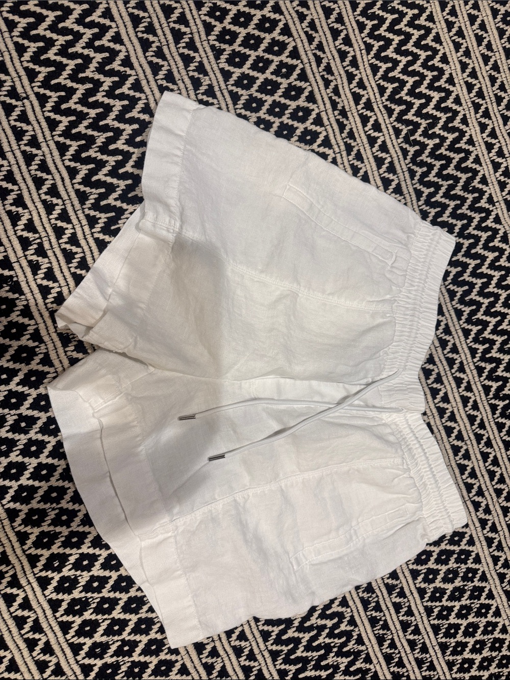 Athleta Womans White Athletic Linen-Blend Drawstring Shorts 4 inch inseam